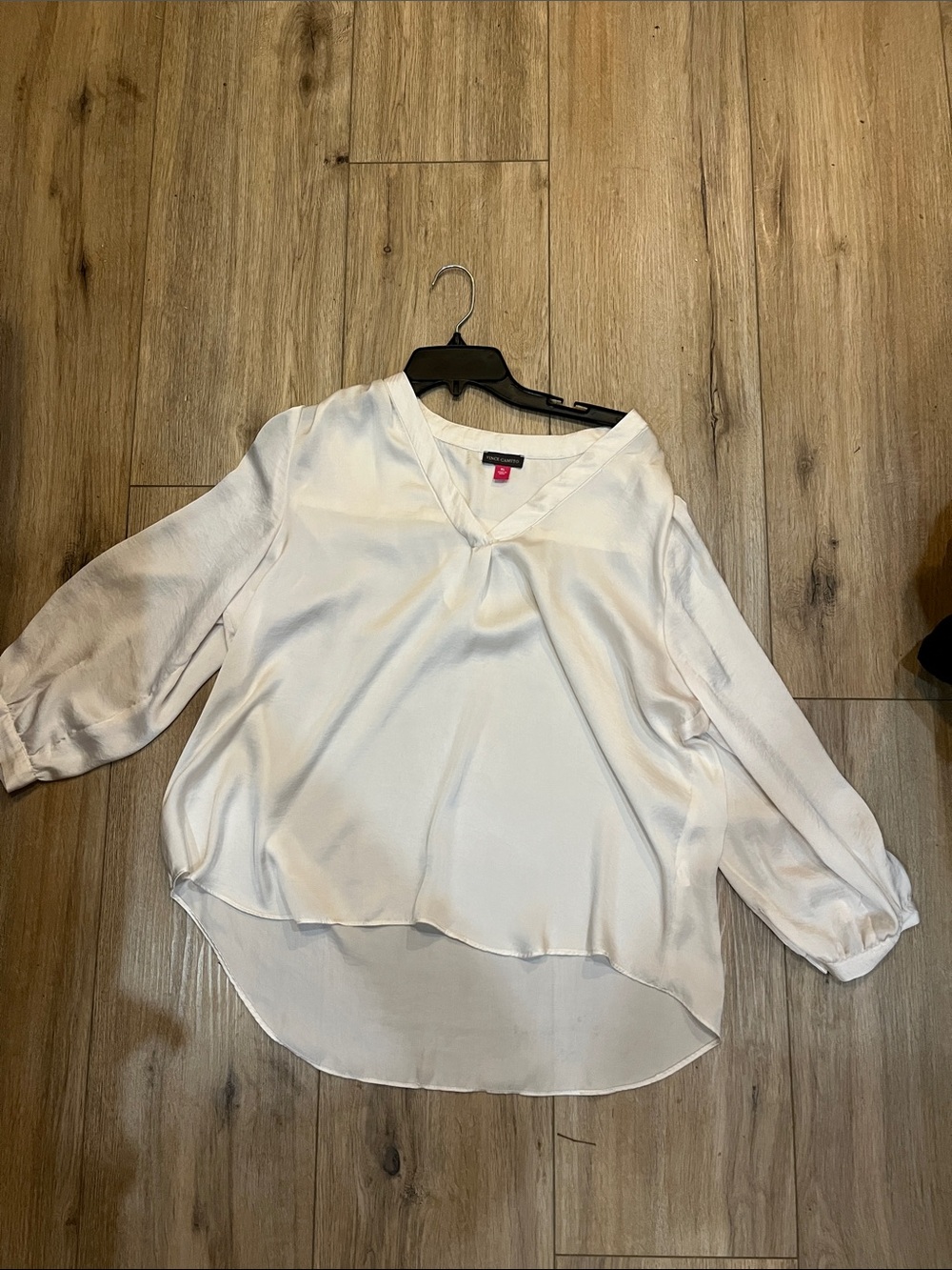 Vince Camuto Women's White V-Neck Long Sleeve Blouse